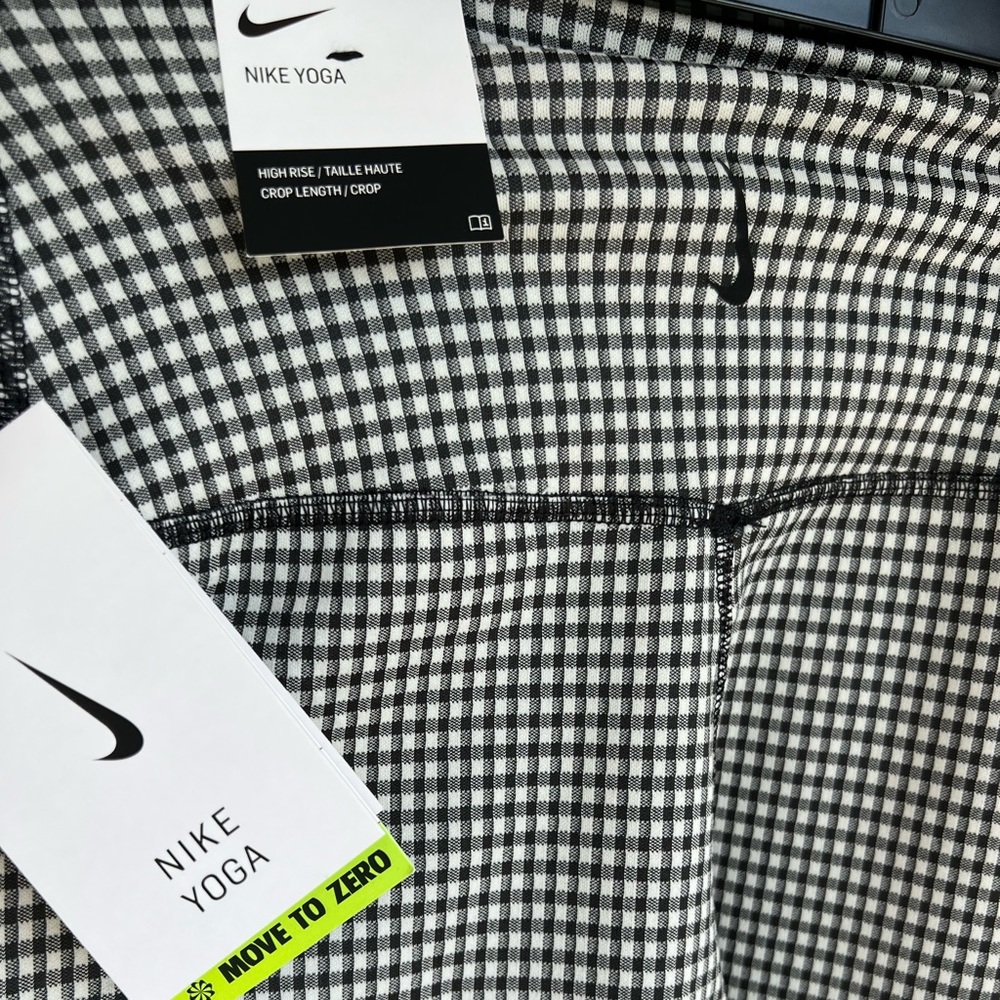NIKE YOGA LEGGINGS PLAID BLACK AND WHITE XS BRAND NEW